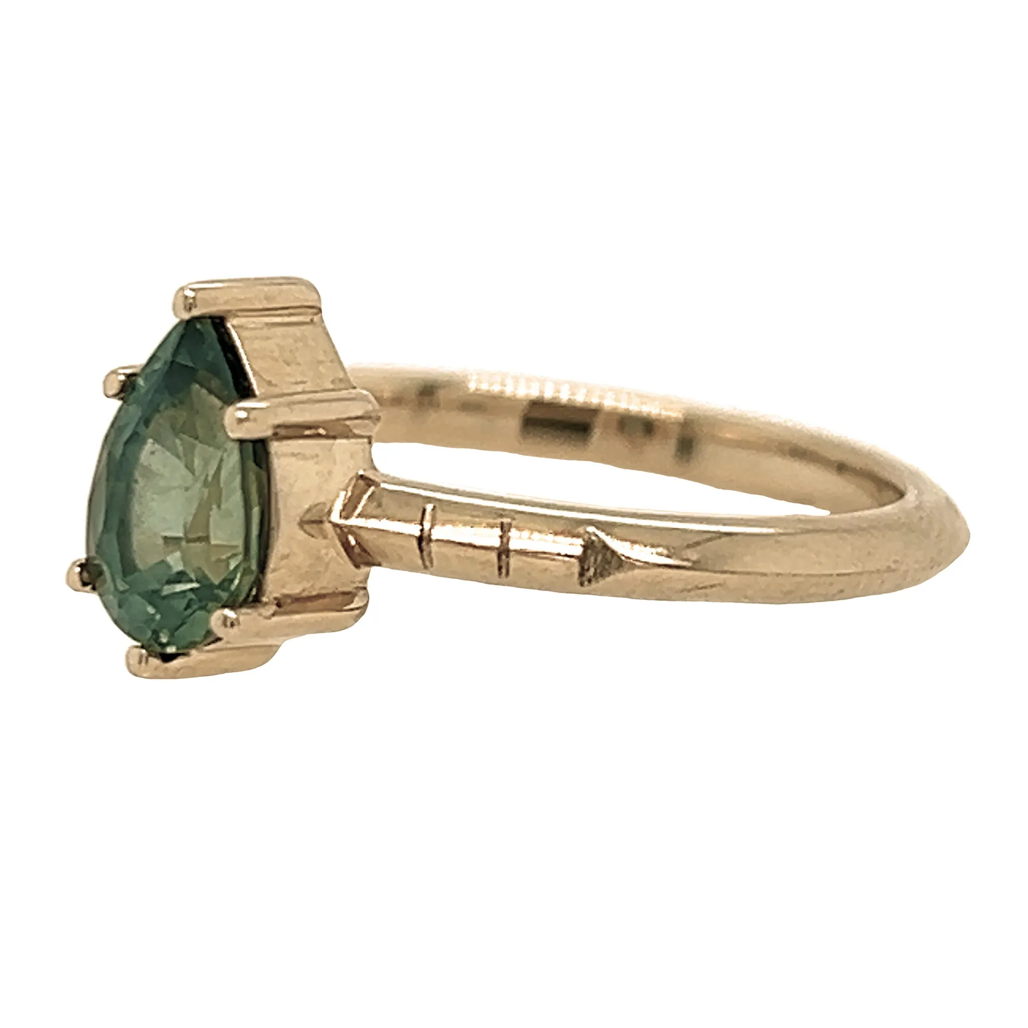 Fraochán Montana Sapphire Solitaire Ring